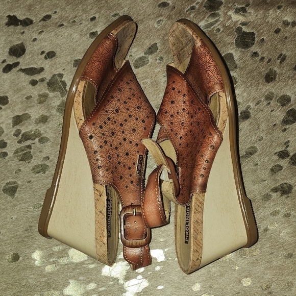 Pikolinos Women's Brown Wedge Sandals - Picture 4 of 7
